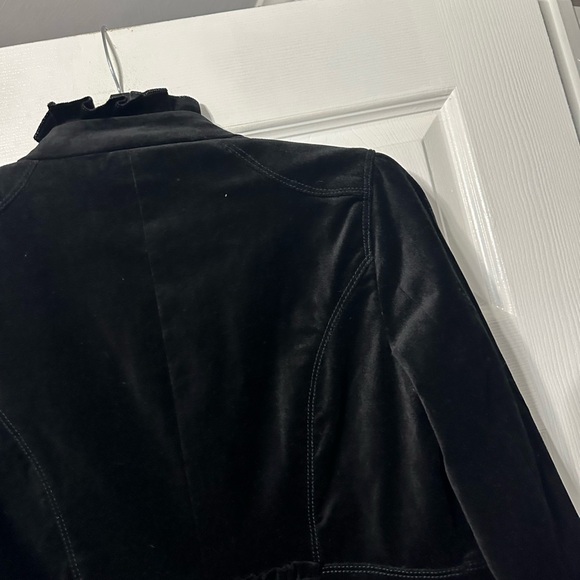 Stunning WHBM Long Velvet Ruffle Jacket - Picture 14 of 16